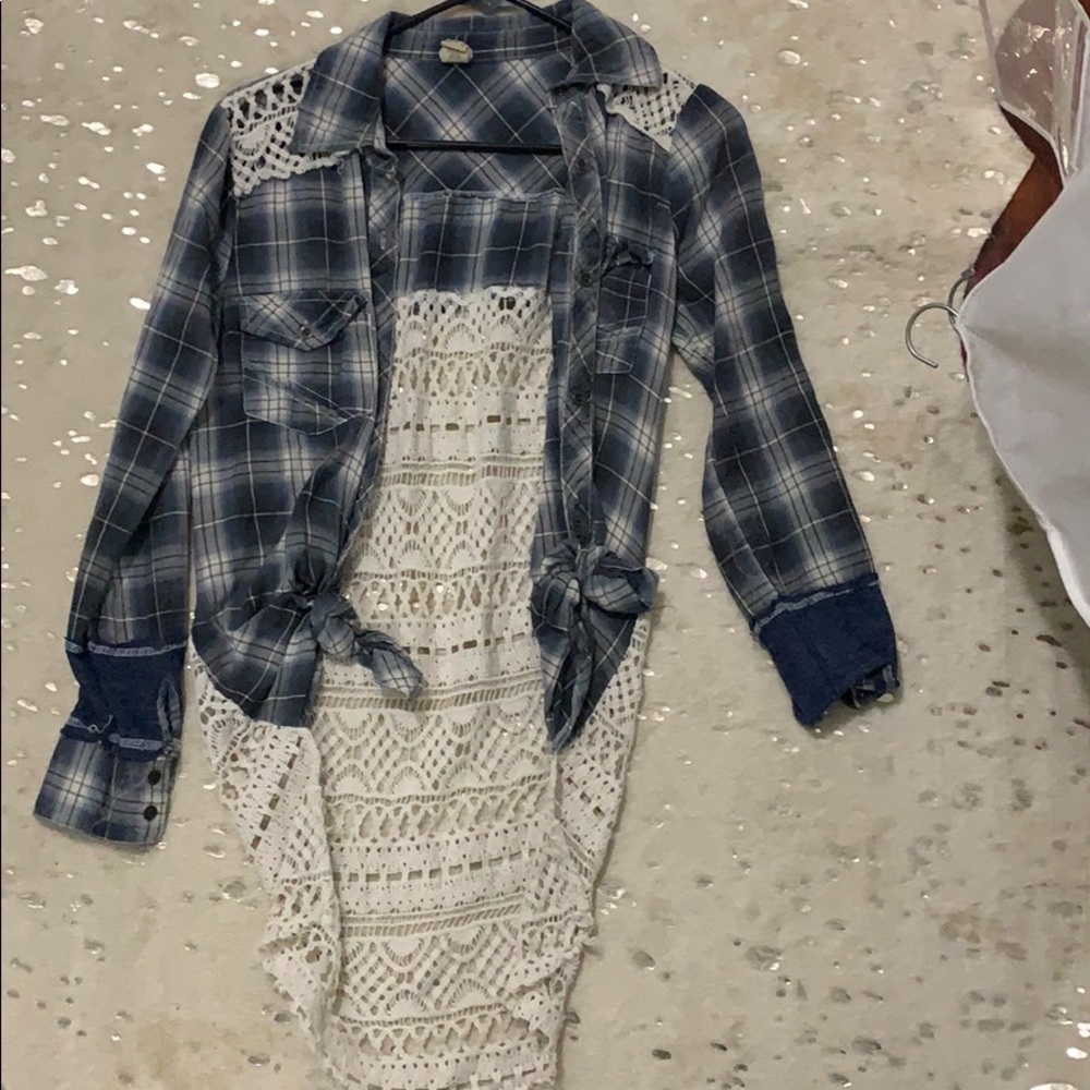 Gimmick flannel over piece, sides do untie